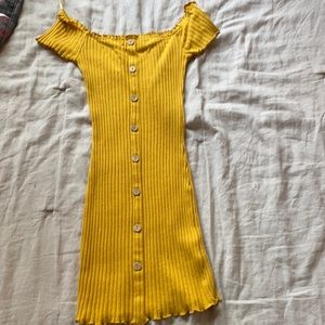 Ribbed yellow dress
